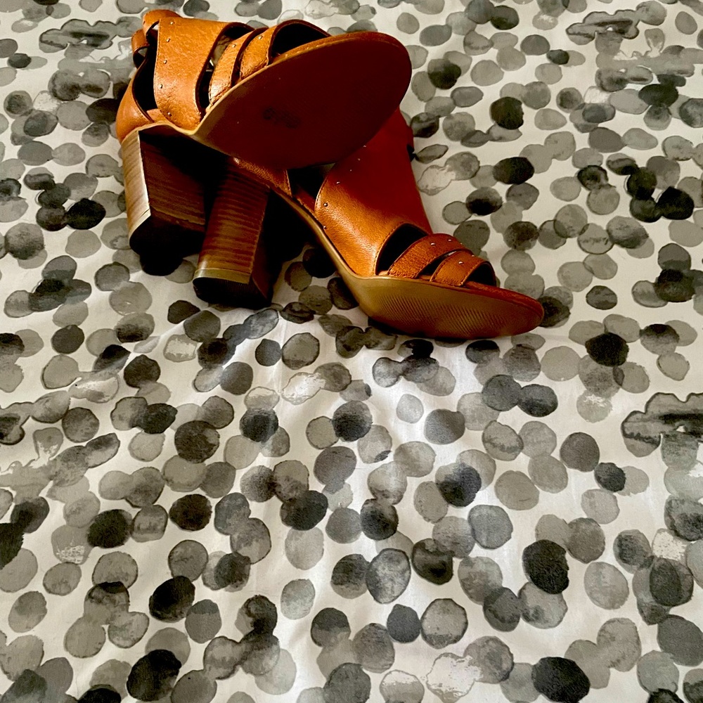 Emanuel Castro tan Italian leather sandals with block heel and stud detail